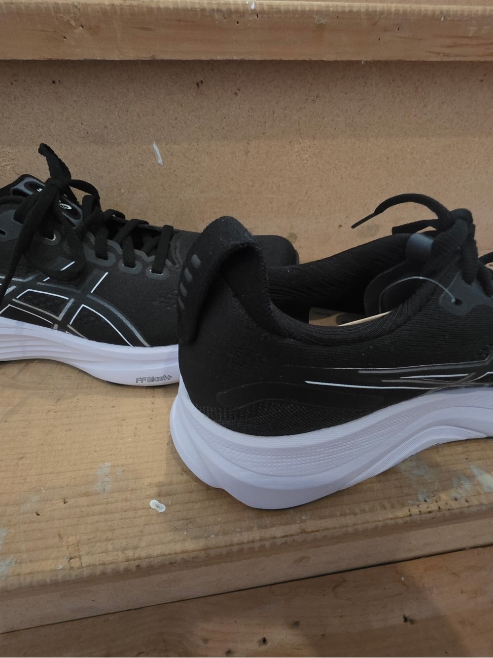 ASICS runners - Picture 4 of 6